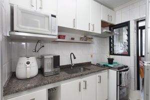 Image 10 - 923777