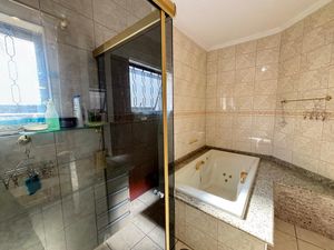 Image 32 - 923779