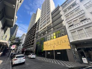 Image 19 - 923781