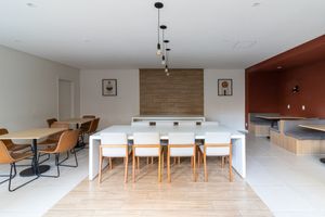 Image 29 - 923784