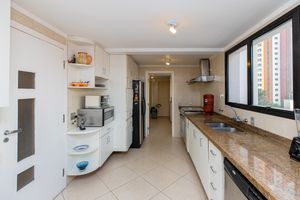 Image 16 - 923786