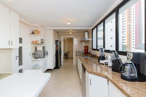 Image 15 - 923786
