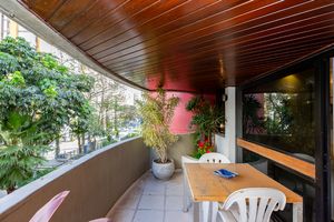 Image 12 - 923786