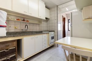 Image 1 - 923787