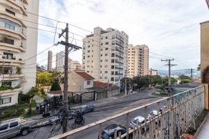 Image 20 - 923792