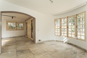 Image 7 - 923793