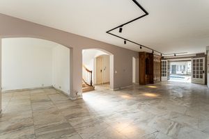 Image 2 - 923793