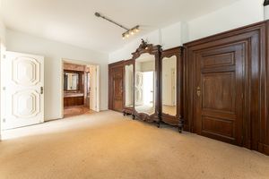 Image 35 - 923793