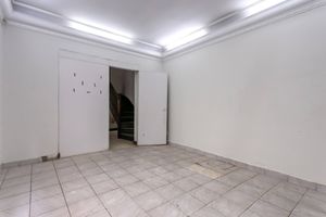 Image 38 - 923800