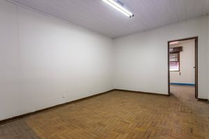 Image 10 - 923800