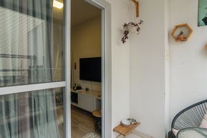 Image 7 - 923807