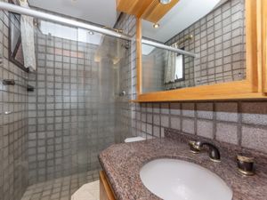 Image 15 - 923809