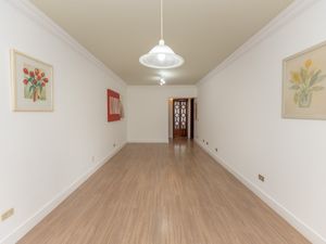 Image 4 - 923809