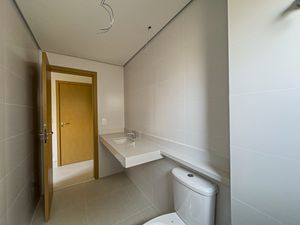 Image 16 - 923810