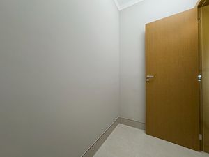 Image 39 - 923810