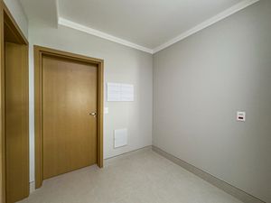 Image 37 - 923810