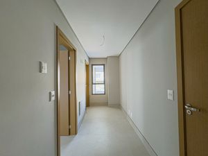 Image 11 - 923810