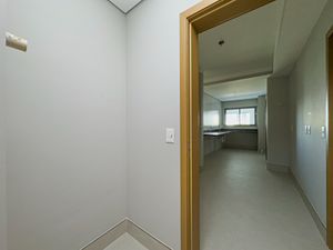 Image 42 - 923810