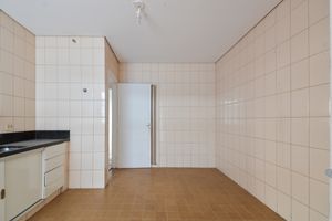 Image 19 - 923812