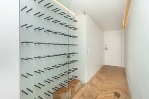 Image 37 - 923813