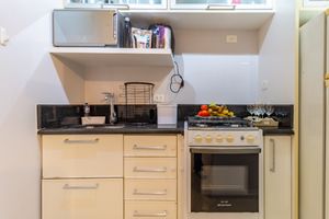Image 10 - 923822