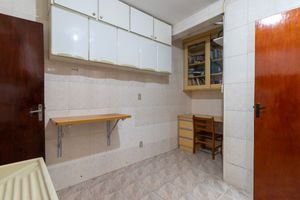 Image 16 - 923824