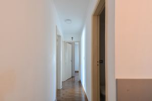 Image 8 - 923827