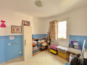 Image 15 - 923828