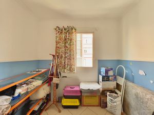 Image 16 - 923828