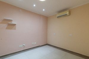 Image 7 - 923833