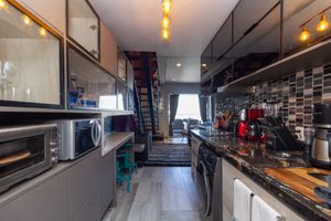 Image 1 - 923834