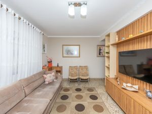 Image 4 - 923835