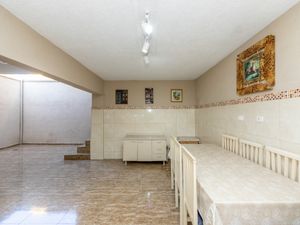Image 16 - 923835