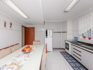Image 11 - 923835