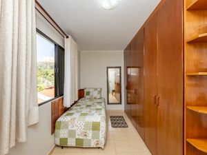 Image 19 - 923835