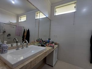 Image 24 - 923837