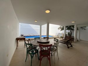Image 17 - 923843