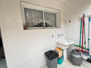 Image 17 - 923844