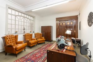 Image 3 - 923847
