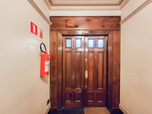 Image 25 - 923847