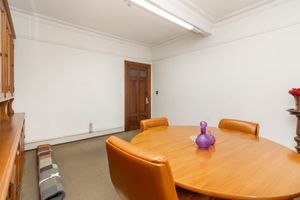 Image 4 - 923847