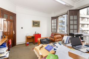 Image 17 - 923847