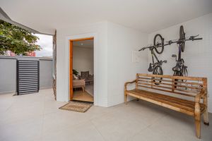 Image 4 - 923852