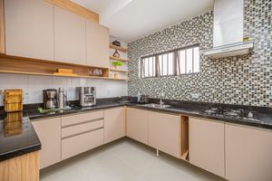 Image 14 - 923852