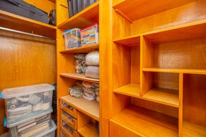 Image 31 - 923852
