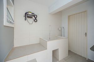 Image 35 - 923852