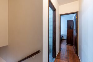 Image 16 - 923854