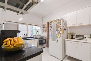 Image 24 - 923857