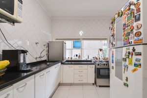 Image 26 - 923857