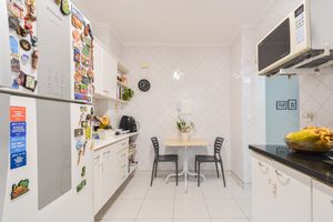 Image 29 - 923857